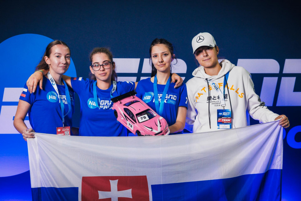Slovenskí študenti súťažili s RC modelmi áut poháňaných vodíkom