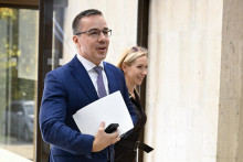 Minister práce Erik Tomáš je súčasne predsedom Dozornej rady Sociálnej poisťovne. FOTO: TASR/Pavel Neubauer