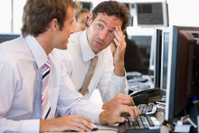 Pokiaľ za obrazovkami sedia ľudia, budú stále súčasťou problému, takže musia byť aj súčasťou riešenia.