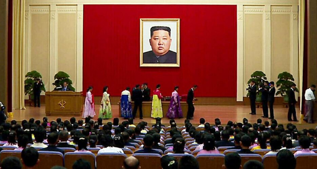 Severokórejský vodca prvýkrát zverejnil svoj portrét bez toho, aby vedľa neho boli fotografie jeho predchodcov. FOTO: Rodong Sinmun