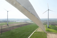 Rakúsko má 1 307 veterných turbín, tieto sa nachádzajú v meste Bruck an der Leitha.