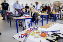 Na snímke žiaci počas otvorenia školského roka 2025/2026 na Základnej škole s materskou školou v Slovenskom Grobe v pondelok 1. septembra 2025. FOTO TASR