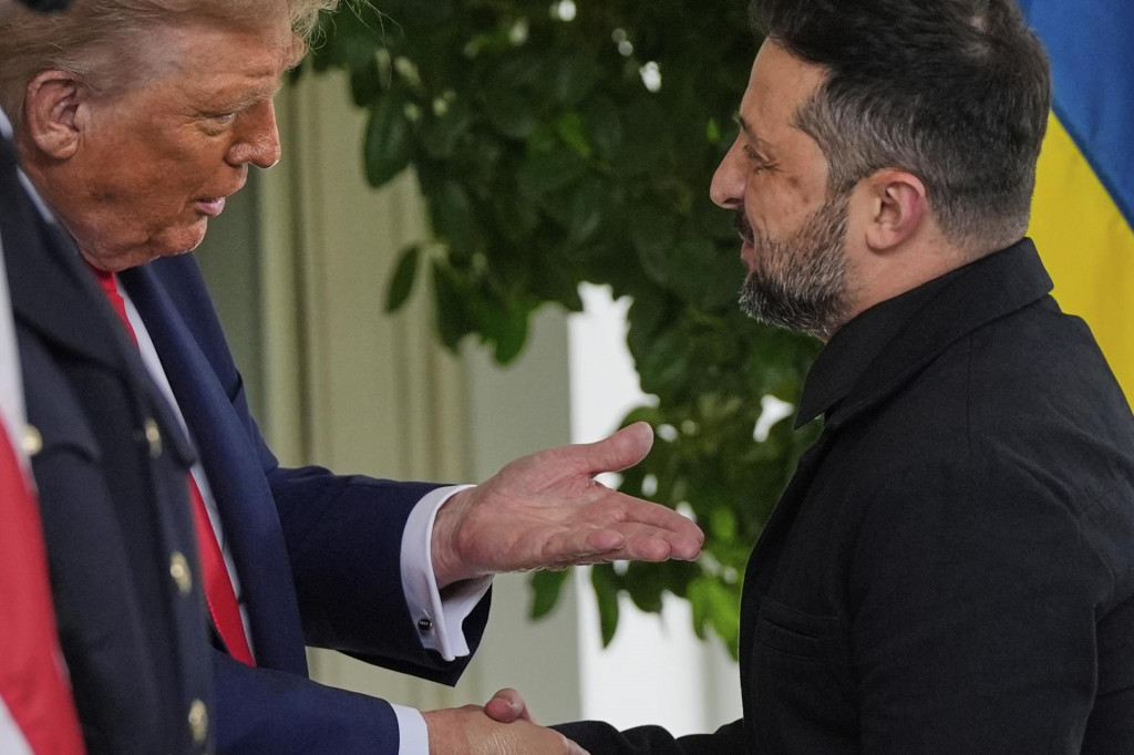 Americký prezident Donald Trump (vľavo) a ukrajinský prezident Volodymyr Zelenskyj. FOTO: TASR/AP