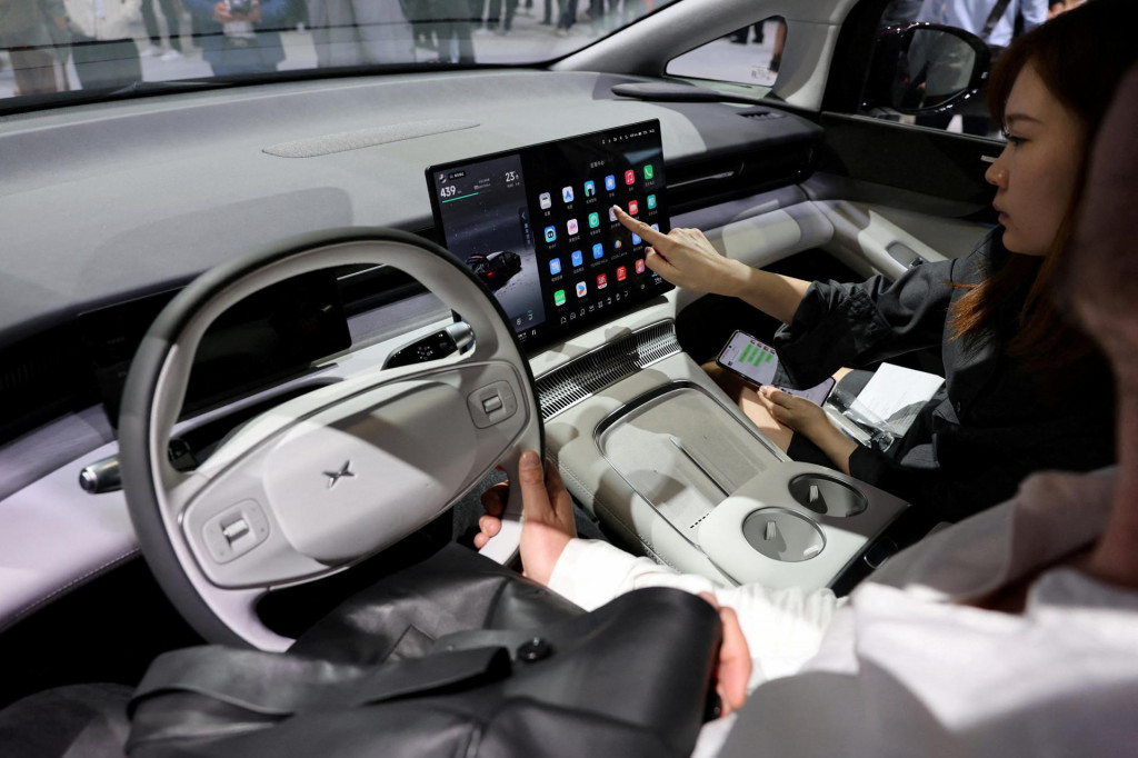 Spoločnosť Deloitte varovala, že dominancia Ázie predstavuje „regionálnu monopolizáciu“ trhu, čo zvyšuje riziko, že európski výrobcovia automobilov by mohli stratiť prístup k najmodernejším technológiám. FOTO: REUTERS