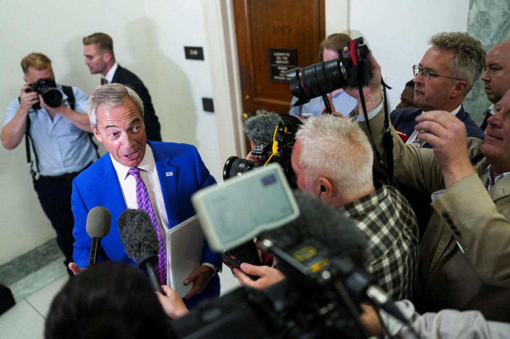 Imigr&aacute;cia a hrozby s&uacute; t&eacute;my, s ktor&yacute;mi je Nigel Farage veľmi dobre obozn&aacute;men&yacute;. Jeho st&aacute;vka na strach z migrantov sa už raz vyplatila. FOTO: Reuters