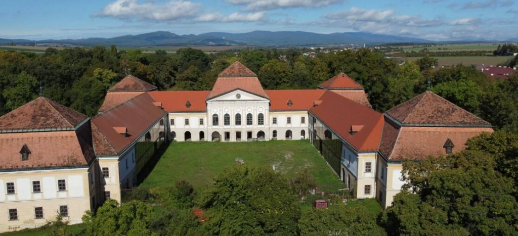 Kaštieľ v Tovarníkoch je na predaj.

FOTO: 5 STARS Realitná agentúra