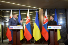 Ukrajinský prezident Volodymyr Zelenskyj a slovenský premiér Robert Fico v Užhorode. FOTO: Reuters/Tlačová služba ukrajinského prezidenta