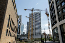 Záujem o bývanie v Bratislave a vo väčších mestách je dlhodobo silný.