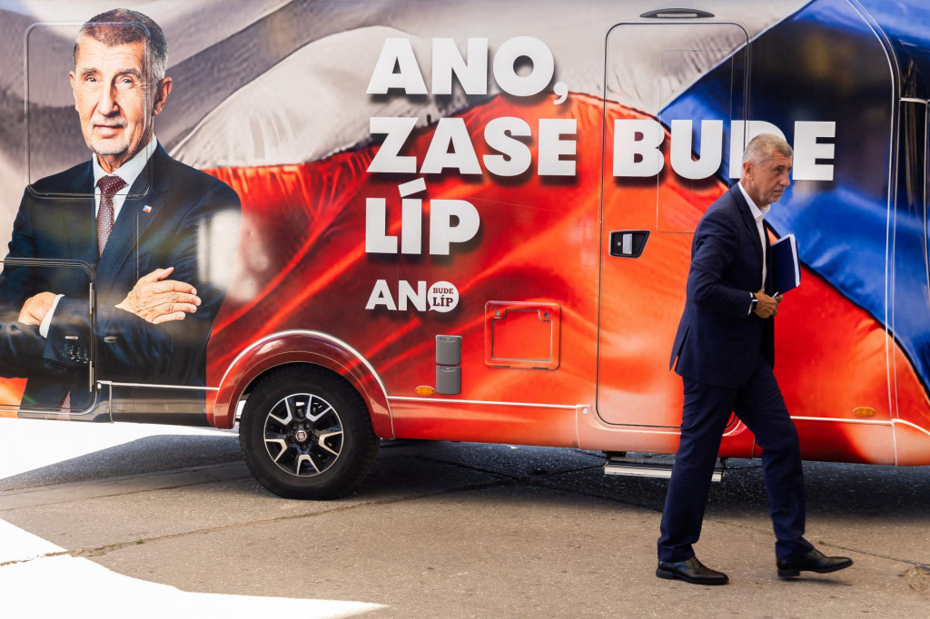 V prepočte na mandáty by ANO teraz malo 68 poslancov, koalícia Spolu 43. Ďalších 27 kresiel by v Snemovni obsadili zástupcovia SPD a 21 mandátov by pripadlo Starostom. FOTO: REUTERS