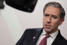 Írska polícia vyšetruje vyhrážky bombovým útokom proti ministrovi zahraničných vecí a podpredsedovi vlády Simonovi Harrisovi a členom jeho rodiny. FOTO: Reuters