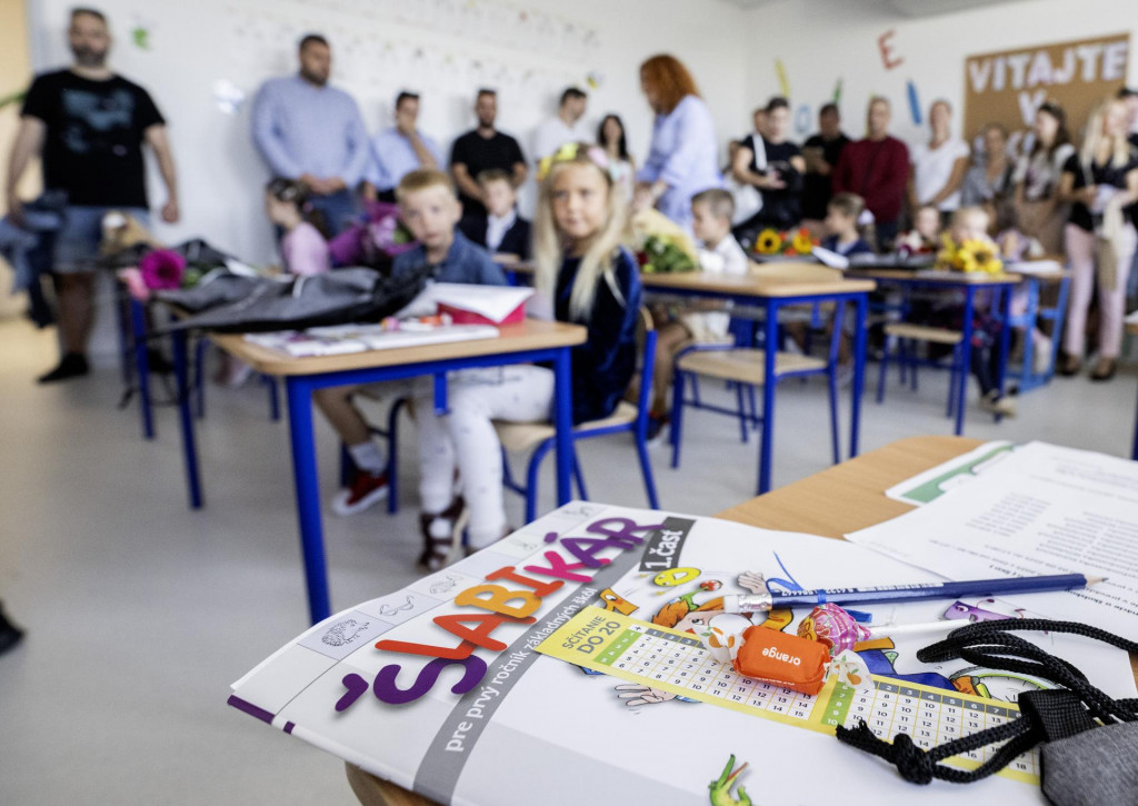 Finančná gramotnosť sa začína rozvíjať už na základnej škole. FOTO: TASR/M. Baumann