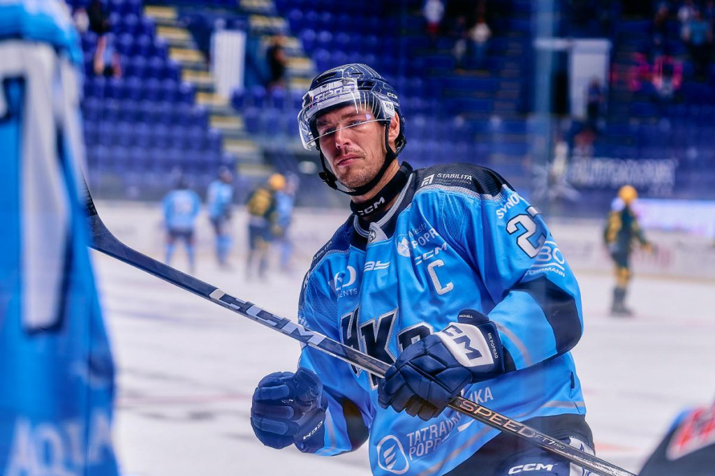 Popradský kapitán Adam Cracknell verí, že jeho tím je na novú sezónu dobre pripravený a Podtatranci môžu zažiť úspešný ligový ročník. FOTO: Tomáš Pitka