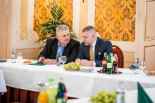 Poslanec Ján Richter a premiér Robert Fico. FOTO: Úrad vlády SR