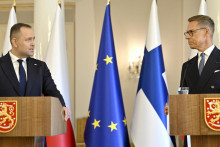 Poľský prezident Karol Nawrockia fínsky prezident Alexander Stubb. FOTO: Reuters