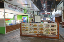 Platby mobilom sa rozšíria aj v priestoroch tržníc. FOTO: HN/Peter Mayer