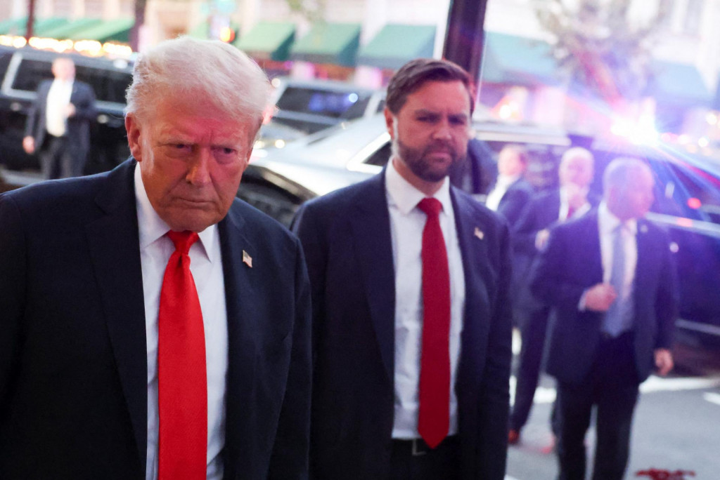 Americký prezident Donald Trump a viceprezident JD Vance. FOTO: REUTERS