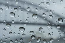 Kyselina trifluóroctová je prítomná v každej dažďovej prehánke a snehovej zrážke na planéte.