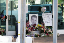 Spomienka na Charlieho Kirka, ktorý bol zastrelený v Utahu. FOTO: Reuters