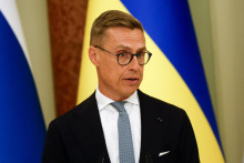 Fínsky prezident Alexander Stubb počas návštevy Kyjeva. FOTO: Reuters