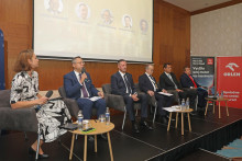 Na snímke zľava minister financií Ladislav Kamenický, prezident Finančnej správy Jozef Kiss, prezident RÚZ Miroslav Kiraľvarga, šéf AZZZ Rastislav Machunka a predseda Rady pre rozpočtovú zodpovednosť Ján Tóth. FOTO: HN/Peter Mayer