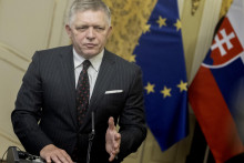 Na snímke predseda vlády Robert Fico počas spoločného vyhlásenia s predsedom Európskej rady Antóniom Costom na Úrade vlády. FOTO: TASR/Martin Baumann