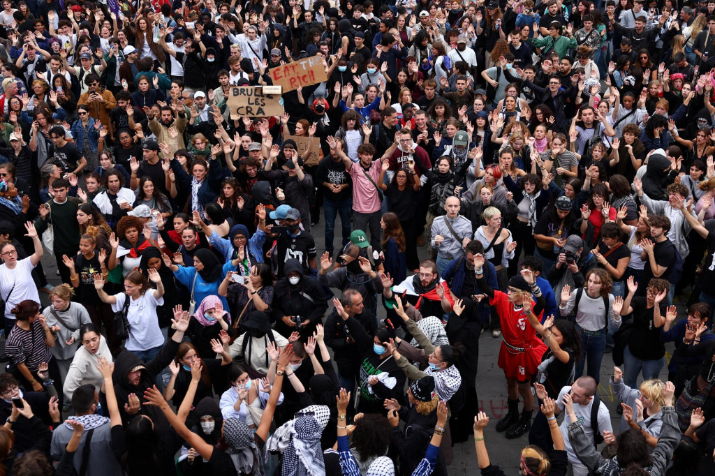 Demonštrácie sa v priebehu dňa rozrástli a zúčastnilo sa na nich množstvo radikálnych aktivistov. FOTO: REUTERS