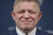 Premiér Robert Fico (Smer-SD) sa usmieva, aj keď je konsolidácia verejných financií v réžii jeho vlády prepadák. FOTO: TASR