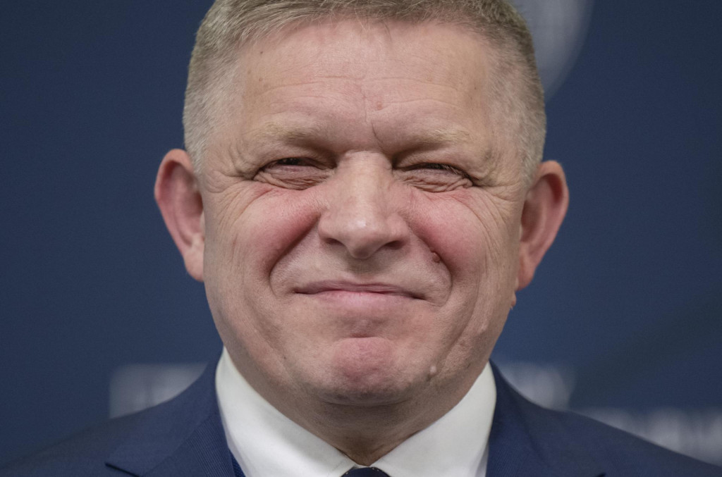 Premiér Robert Fico (Smer-SD) sa usmieva, aj keď je konsolidácia verejných financií v réžii jeho vlády prepadák. FOTO: TASR