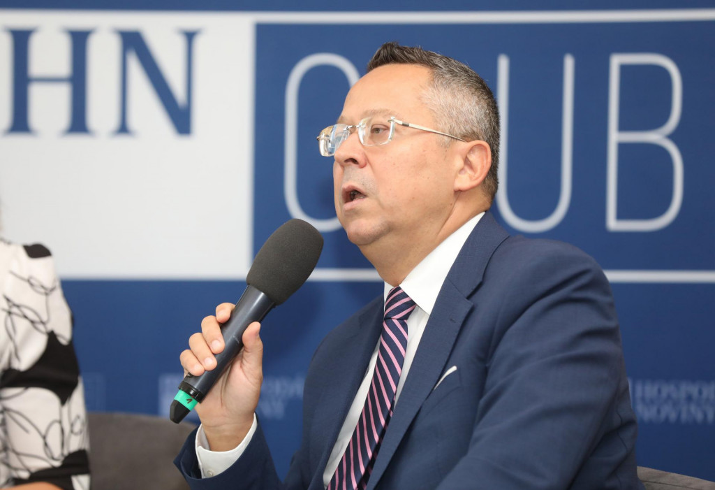 Daňoví poradcovia i rozpočtová rada ministra vyzývajú, aby jednorazovými opatreniami nenahrádzal systémové reformy vo výbere daní. FOTO: HN/Peter Mayer