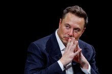 Elon Musk,šéf firiem ako SpaceX and Tesla,už stratil pozíciu najbohatšieho muža planéty. FOTO: REUTERS