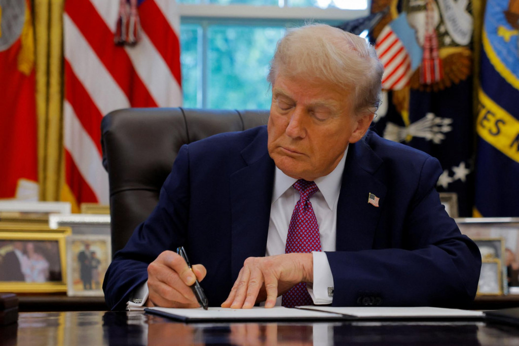 Americký prezident Donald Trump podpísal výkonný príkaz na premenovanie ministerstva obrany na „ministerstvo vojny“. FOTO: Reuters