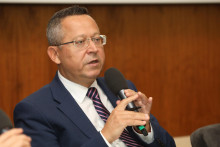 Minister financií Ladislav Kamenický počas HN Clubu ku konsolidácii na rok 2026. FOTO: HN/Peter Mayer