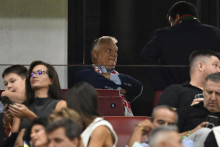 Maďarský premiér Viktor Orbán (hore uprostred). FOTO: TASR/AP