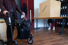 Takmer 14 miliónov voličov v Severnom Porýnii-Vestfálsku si v nedeľu vyberalo svojich zástupcov na lokálnej úrovni. FOTO: REUTERS