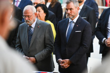 Emeritný prezident Ivan Gašparovič a prezident Peter Pellegrini počas slávnostnej svätej omše na národnej púti pri príležitosti sviatku Sedembolestnej Panny Márie. FOTO: TASR/Martin Medňanský
