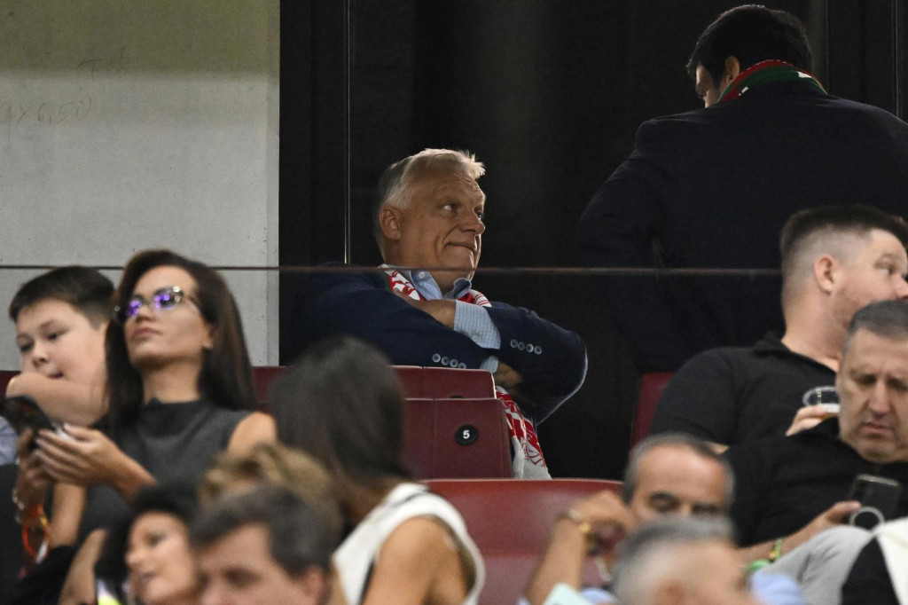 Maďarský premiér Viktor Orbán (hore uprostred). FOTO: TASR/AP