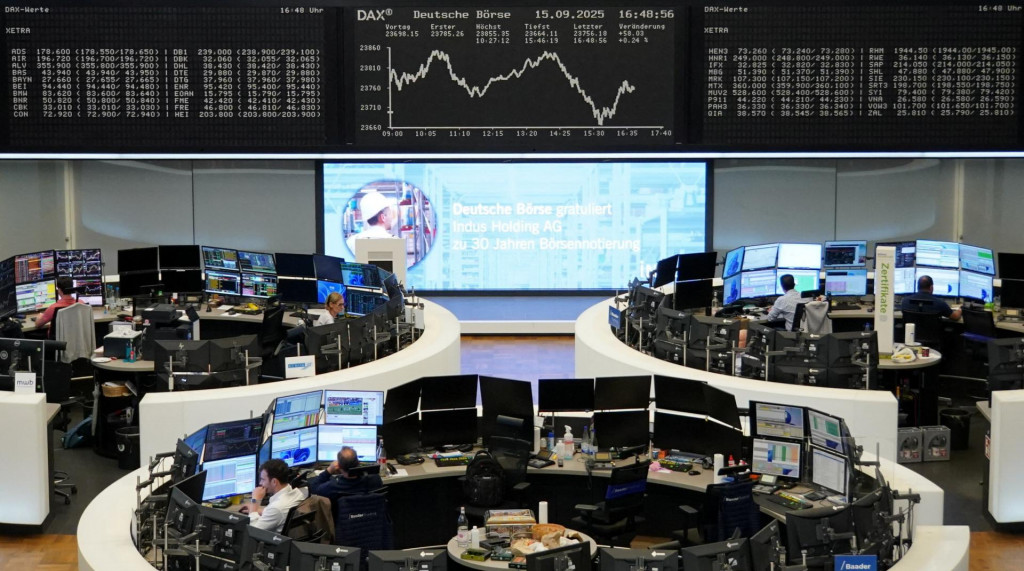 Európske akcie však v pondelok mierne vzrástli a začali nový týždeň v pozitívnom duchu. FOTO: REUTERS