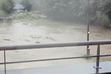 Stupavský potok v obci Borinka sa vybrežil.

FOTO: HN/Katarína Šelestiaková
