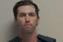 Polícia chytila ​​Tylera Robinsona, podozrivého zo streľby na amerického konzervatívneho komentátora Charlieho Kirka počas podujatia na Utah Valley University v Oreme v Utahu. FOTO: Reuters