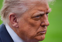 Minister financií Scott Bessent tvrdí, že tvrdý postoj prezidenta Donalda Trumpa bol kľúčový pri rokovaniach o budúcnosti TikToku. FOTO: REUTERS