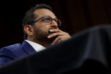 Demokratický senátor Dick Durbin obvinil Patela z toho, že spôsobil „nevýslovné škody FBI“ a ohrozil národnú a verejnú bezpečnosť prostredníctvom „bezprecedentnej čistky predstaviteľov FBI“. FOTO: REUTERS