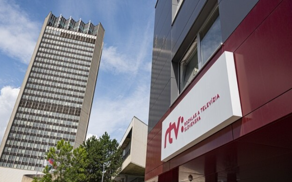 Budova televízie s pôvodným logom. FOTO: archív