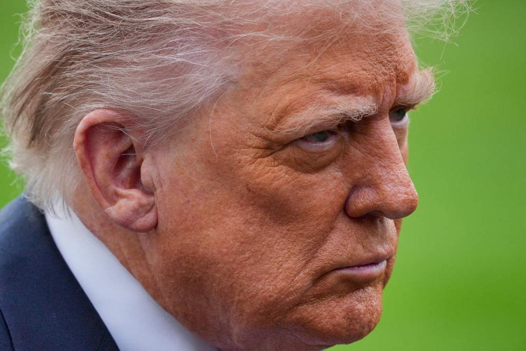 Minister financií Scott Bessent tvrdí, že tvrdý postoj prezidenta Donalda Trumpa bol kľúčový pri rokovaniach o budúcnosti TikToku. FOTO: REUTERS