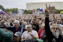 Opozícii protesty opäť zachutili, na 17. novembra však má väčšie plány. FOTO: TASR/M. Baumann