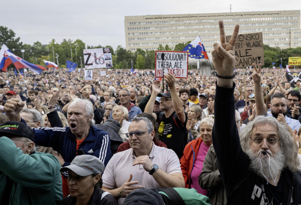 Opozícii protesty opäť zachutili, na 17. novembra však má väčšie plány. FOTO: TASR/M. Baumann