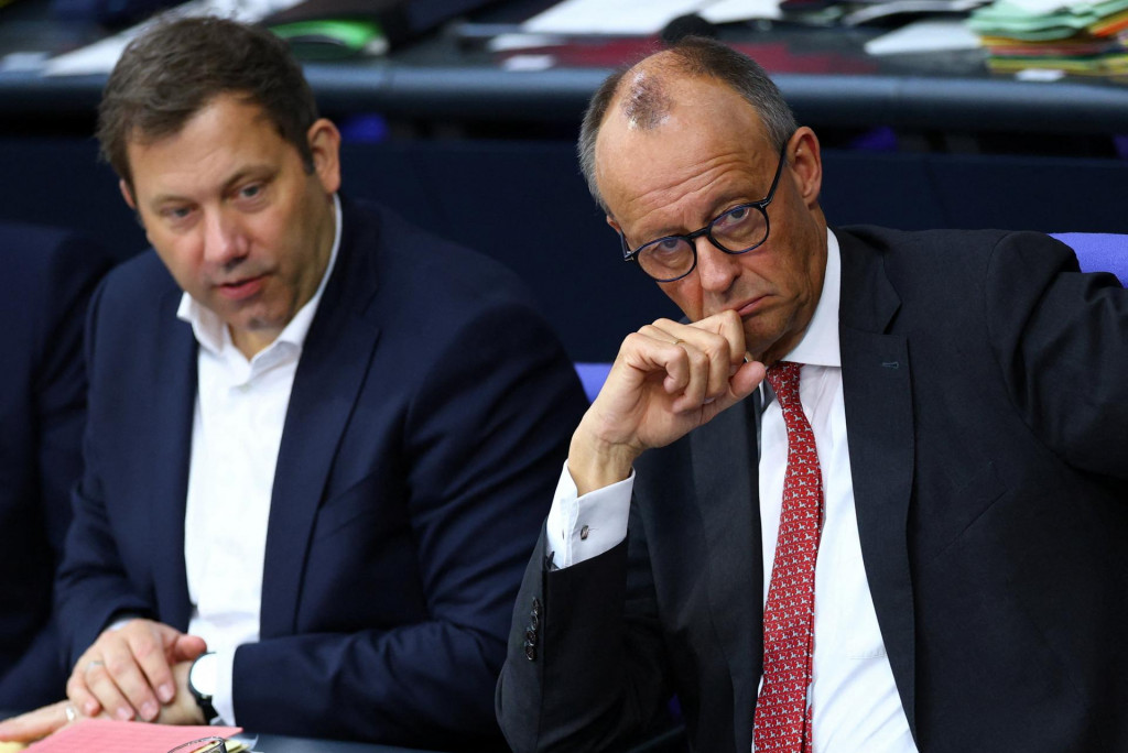 Nemecký kancelár Friedrich Merz a minister financií Lars Klingbeil. FOTO: Reuters