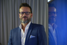 Vladimír Cvik šéfuje porovnávaču Superpoistenie.sk. V rozhovore pre HN hovorí, že novou vyššou daňou si štát strieľa do kolena. FOTO: HN/Matej Duman