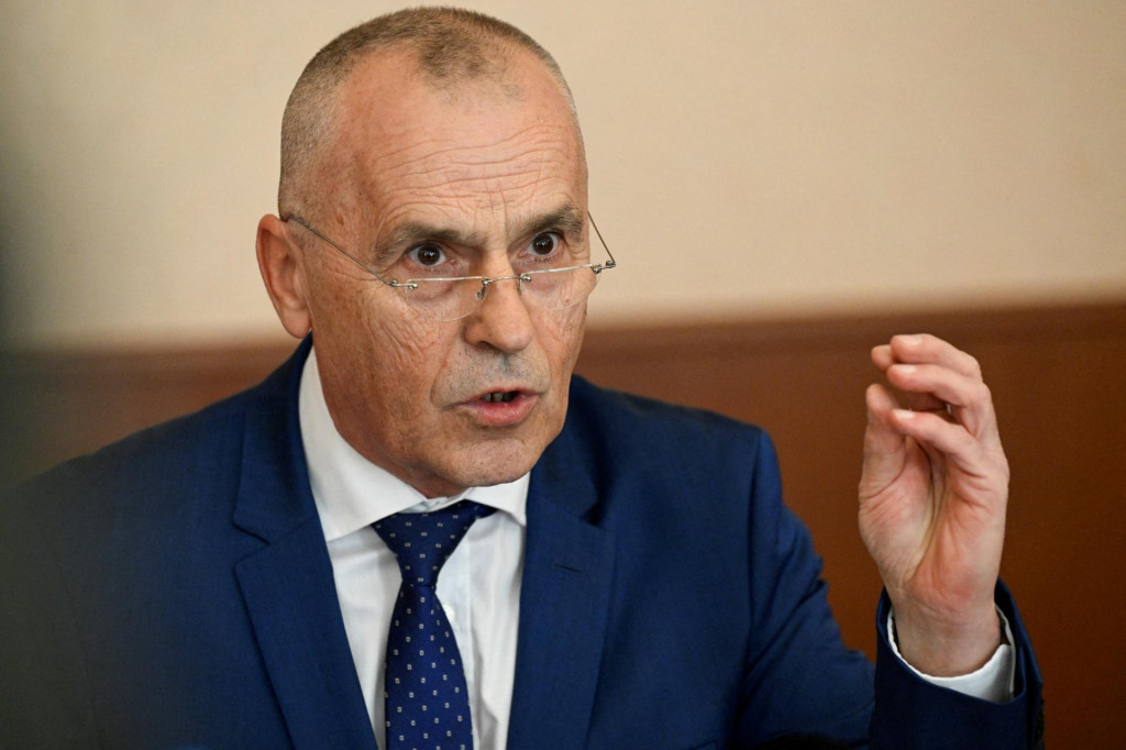 FILE PHOTO: Ondrej Mularč&iacute;k, pr&aacute;vny z&aacute;stupca guvern&eacute;ra N&aacute;rodnej banky Slovenska Petra Kažim&iacute;ra. FOTO: REUTERS