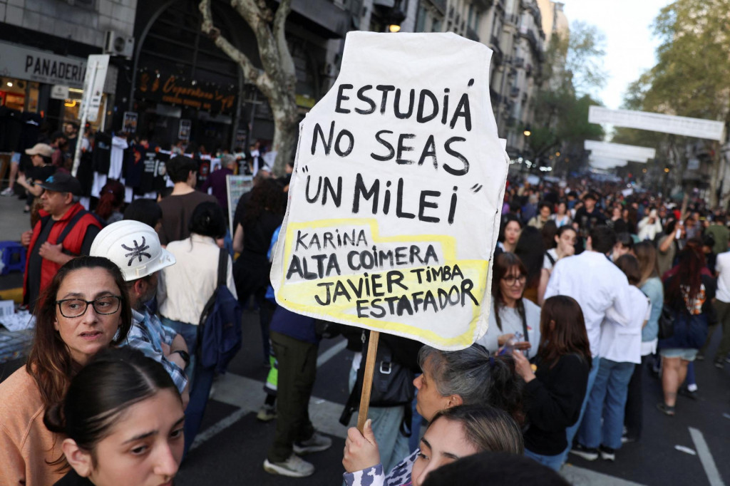 Univerzita v Buenos Aires však tvrdí, že navrhovaný rozpočet „len prehlbuje bezprecedentnú krízu“, v ktorej sa nachádza systém štátnych univerzít. FOTO: REUTERS