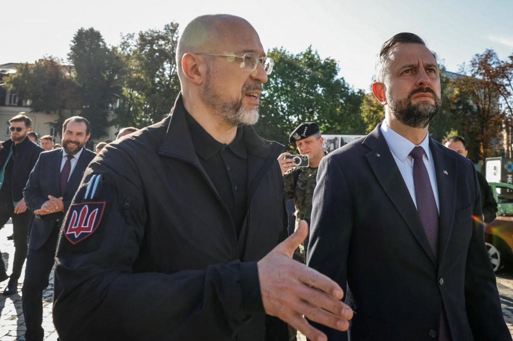 Ukrajinský minister obrany Denys Šmyhaľ a poľský podpredseda vlády a minister obrany Wladyslaw Kosiniak-Kamysz. FOTO: Reuters